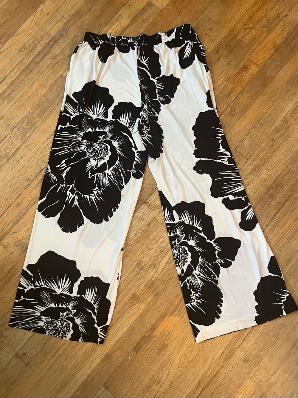 New York & Company Black and White Floral Wide-Leg Pants - Picture 4 of 4